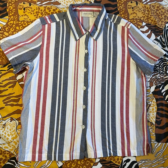 L vintage  Lemongrass button-up - Picture 1 of 7